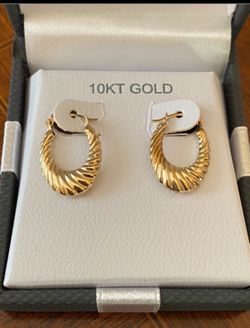 Gold Hoop Earrings (NEW)