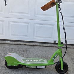  Razor E200 Electric Scooter (Never Used)