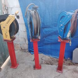 3 Retractable Wheels With Stand I Have  Air Line And Gas Lines And Electric Cord Line
