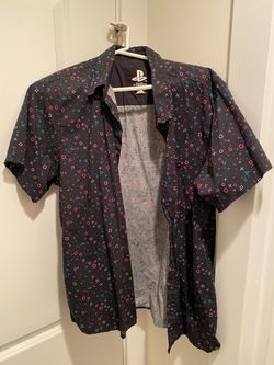 PlayStation men’s button up collard shirt large