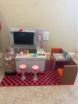 American Girl Doll Cafe w/pieces