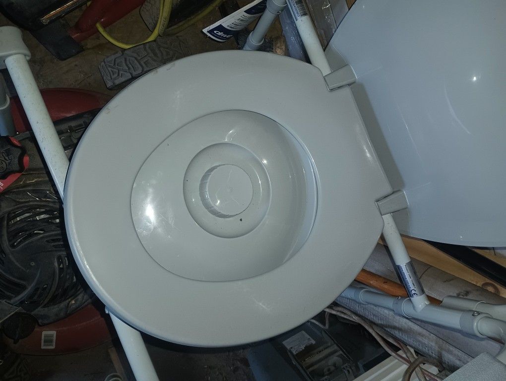 Portable Toilet $40 Brand New Never Used Hablo Español