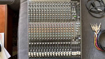 Used Mackie Onyx 1640i 16-Channel FireWire Mixing Console