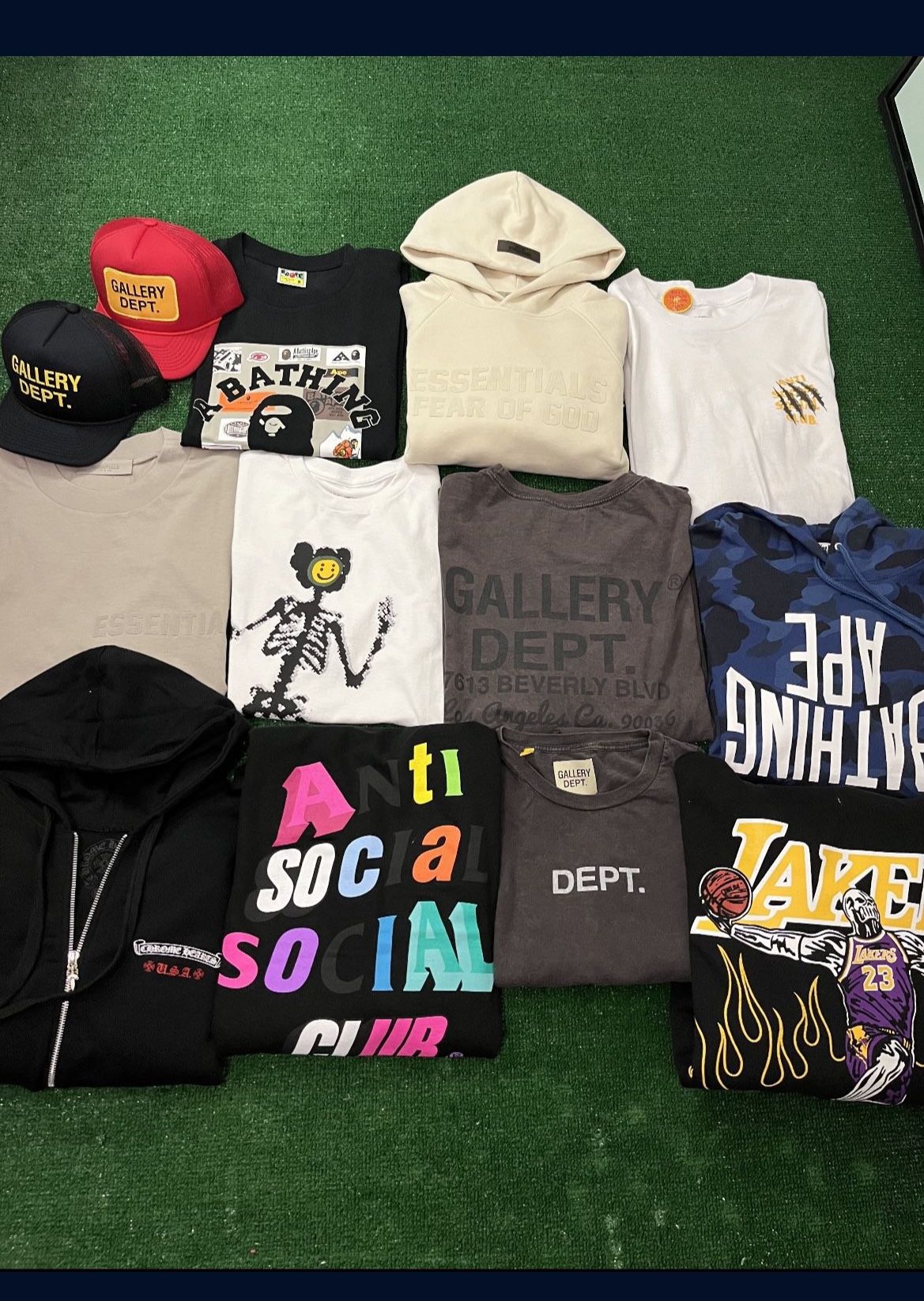Essentials FOG. Bathing Ape. ASSC. Gallery Dept. Chrome Hearts. Supreme. Sp5der. Etc