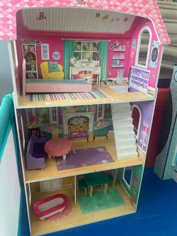 DOLL HOUSE WITH SOME ACCESSORIES