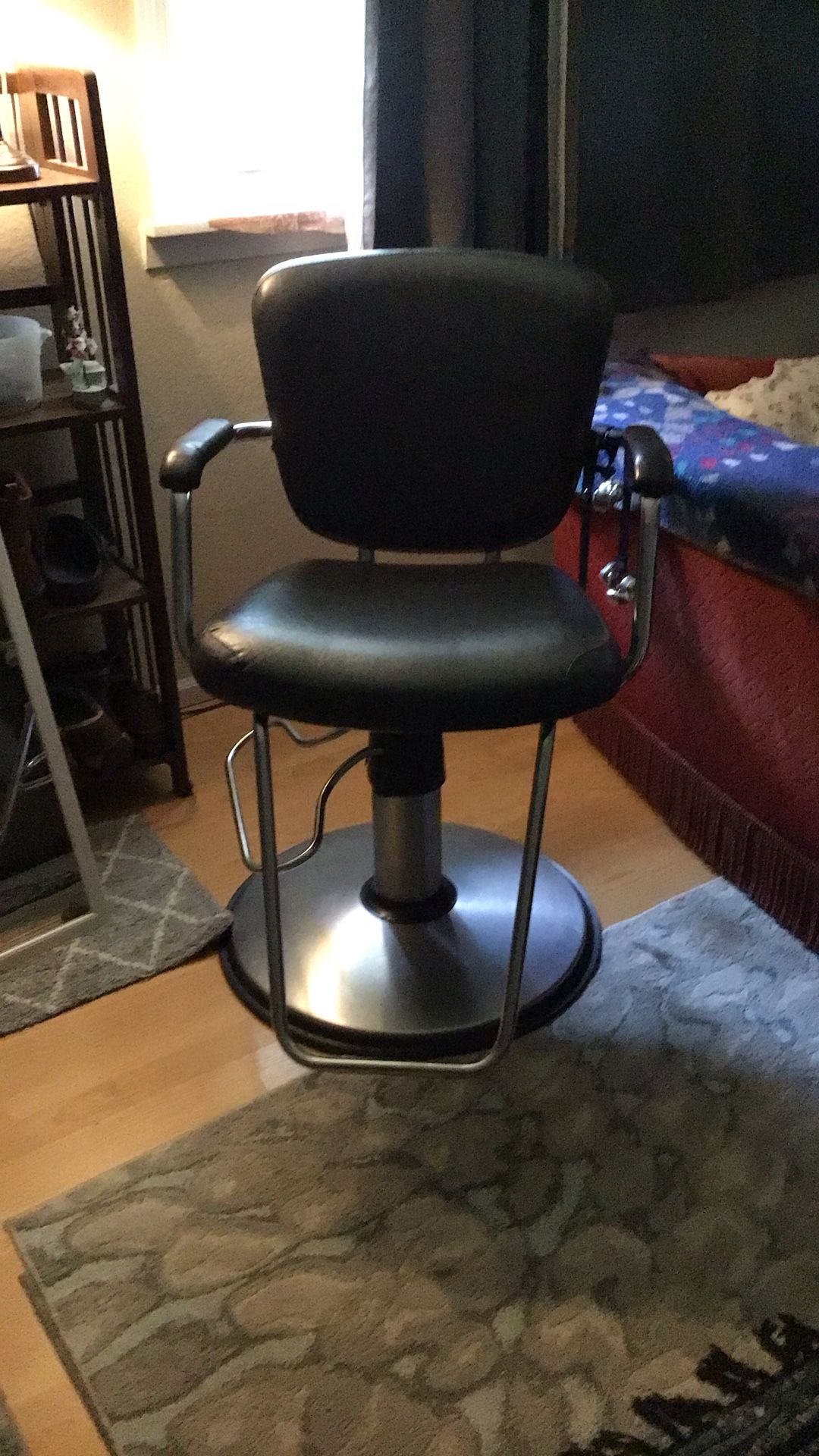 Salon chair