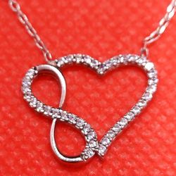 Hear Necklace Silver 9w5