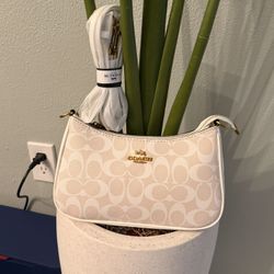 Coach Teri Shoulder Bag White/Cream with Gold 