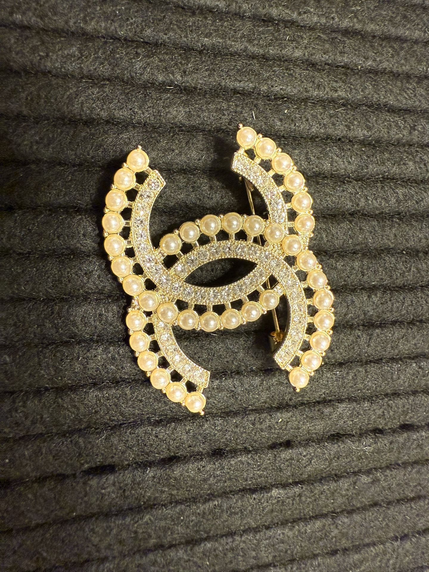 Vintage Women brooch