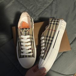 Burberry Shoes 