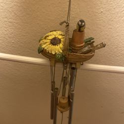 Sunflower-Garden Basket Windchimes$5. No chips no crabs very beautiful. See pictures for beauty.