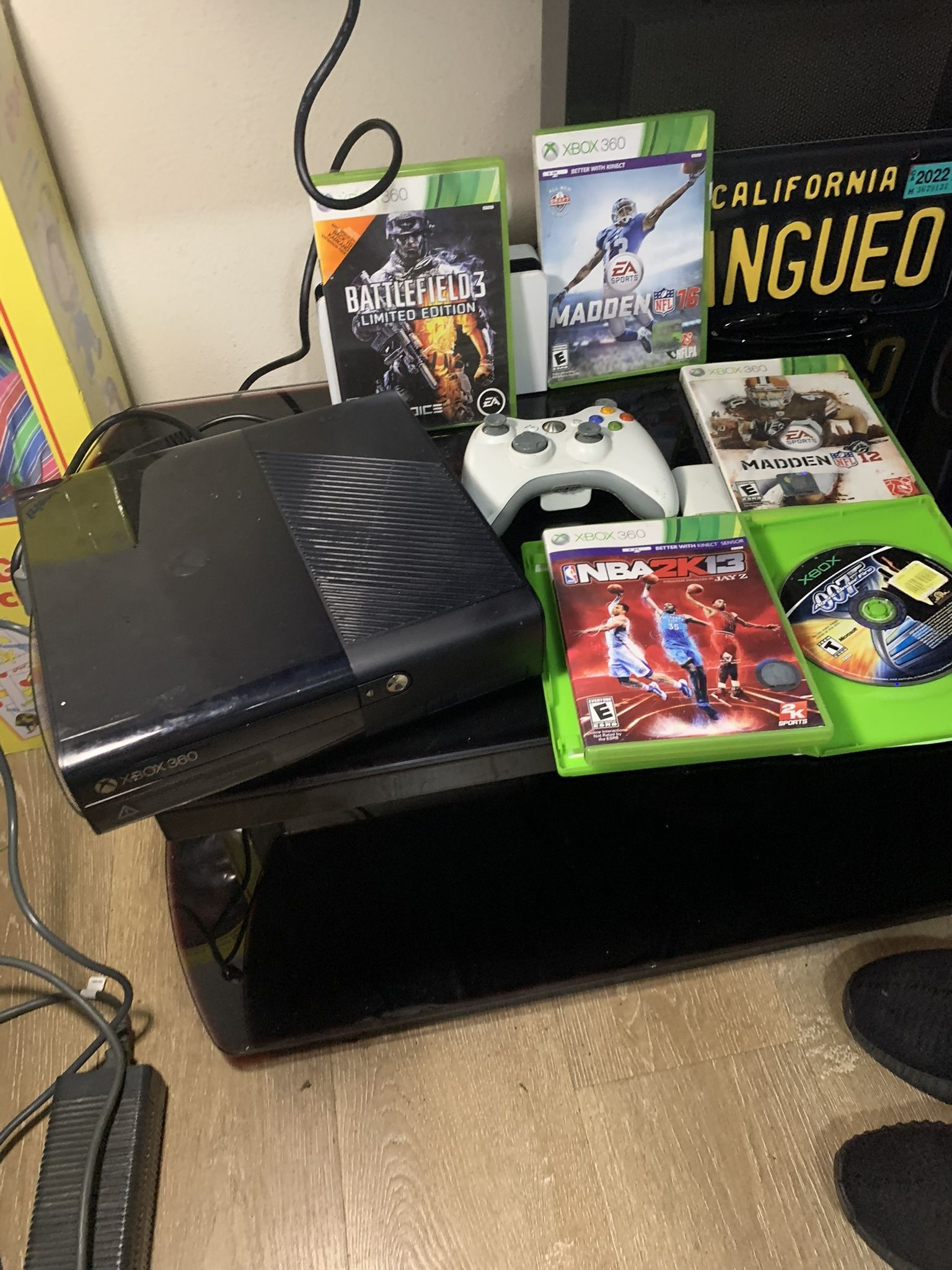 250GB Slim Xbox 360 E