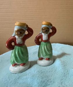 Salt and pepper shakers