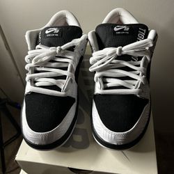 Nike Sb Dunk Low Tightbooth