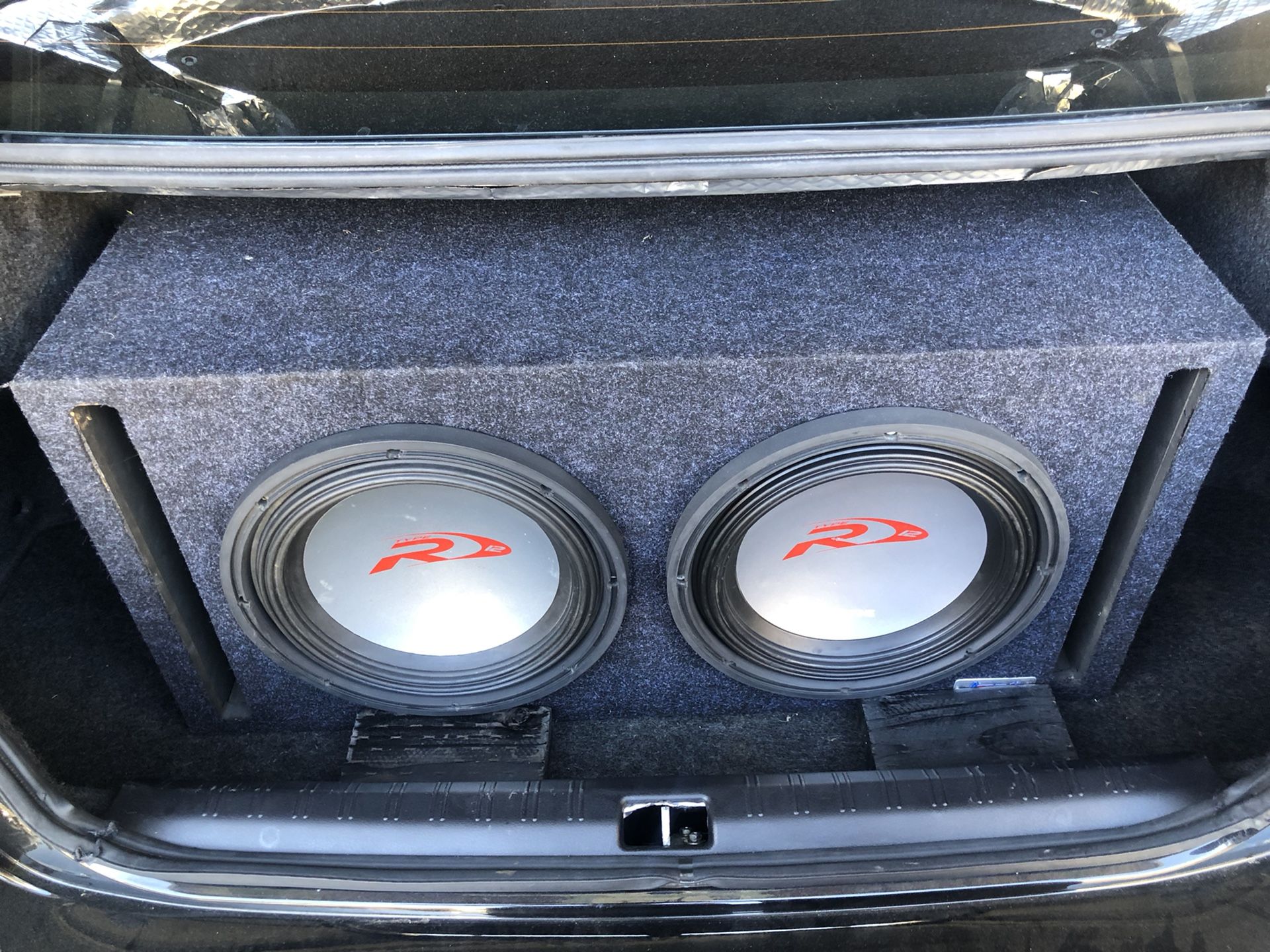 2 12” Alpine Type R Subs 3000rms Amp