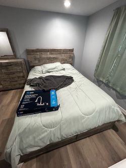 Queen bed set