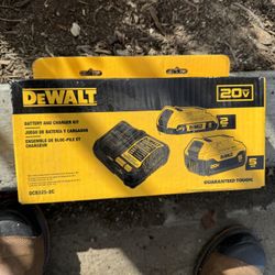 Dewalt Battery Combo 5.0 & 2.0 And Charger 
