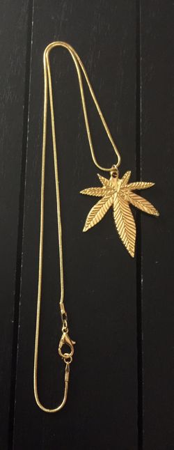 (18” or 20”) 18K Gold Plated Necklace with Gold Tone Pot Leaf Pendant