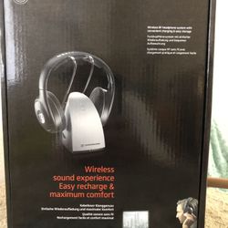 SENNHEISER RS 120 Wireless Headphones NEVER USED Still in box.
