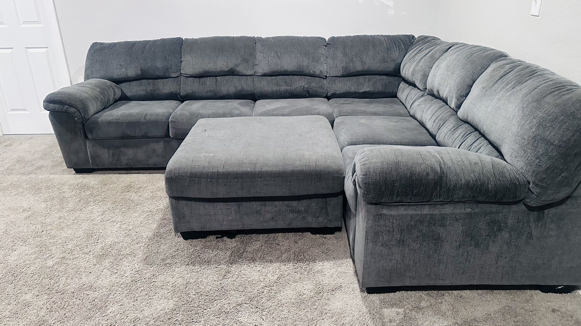 Gray Sectional Couch for Sale in Woodville, CA OfferUp