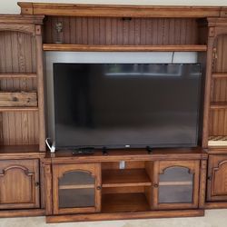 Entertainment Center TV Stand Media Center for Sale in Aliso Viejo