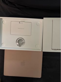 MacBook Air M2 starlight