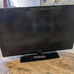 3 TV's 46inch Samsung,31 Inch Vizio,26 Inch Vizio 