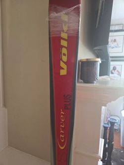 A pair of Völkl Carver Plus downhill carving skis
