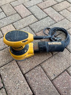 DEWALT 3 amps corded orbit sander