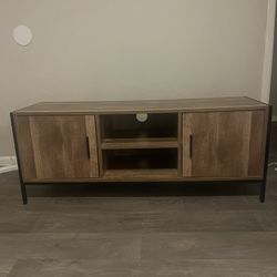 CLEAN TV STAND