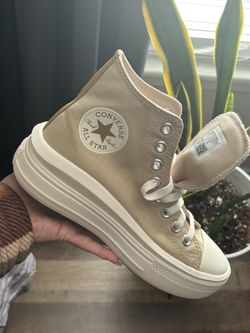 Women’s Converse Platafom Size 7