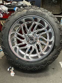 22x12 Fuel HURRICANE and Predator 35x12.50r22 for 5 Lug rams