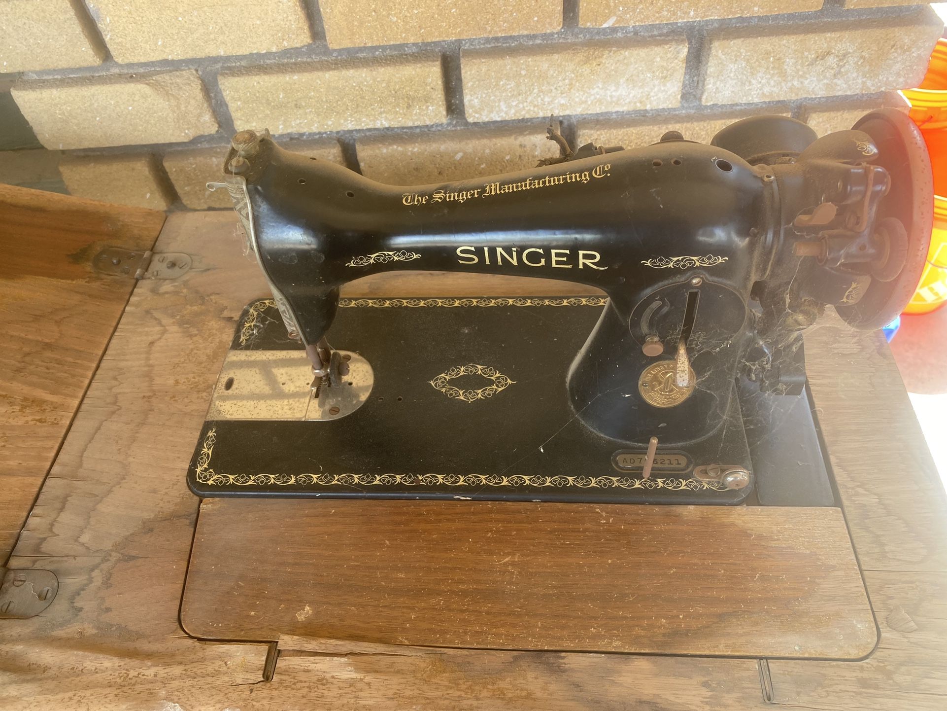 Vintage 1930’s Singer Sewing Machine