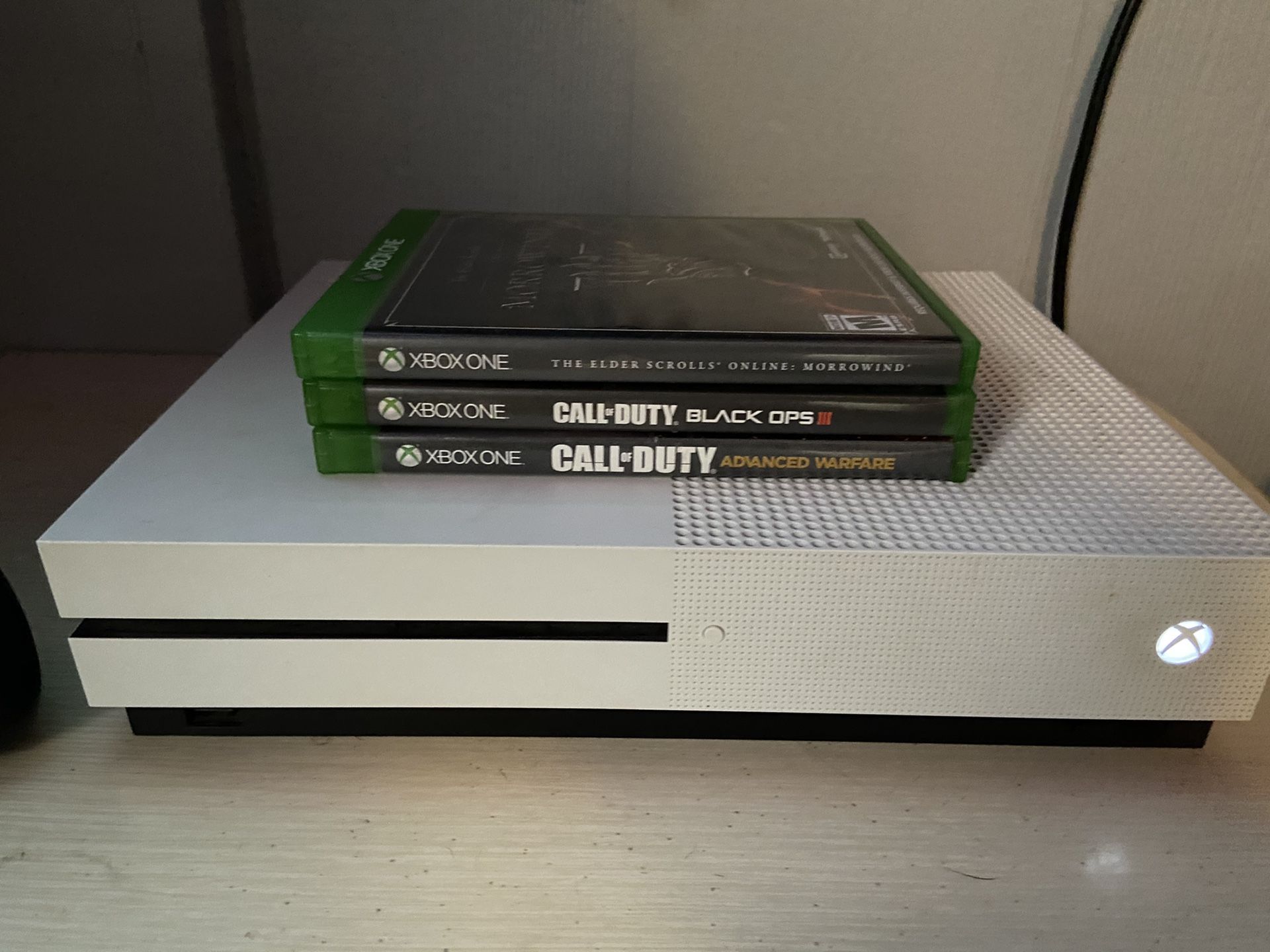 Xbox one S with controller and 3 games