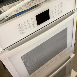 GE Double Oven - 27” / White - In Excellent Condition…selling due to Kitchen Remodeling. 