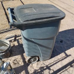 Trash Cans 