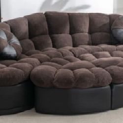 Crescent-Shaped Sectional Sofa
Set Great Condition!