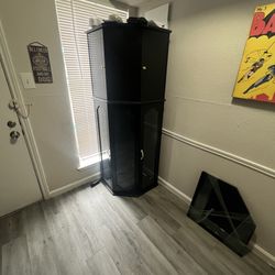 Black corner display