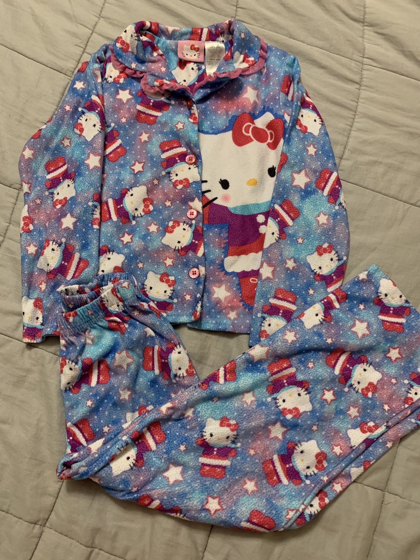 Girls size 6/6x flannel Hello Kitty pjs!
