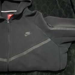Nike Tech Size 2xl Fits Like An XL ,Used, Will Lower Price If Asked To  