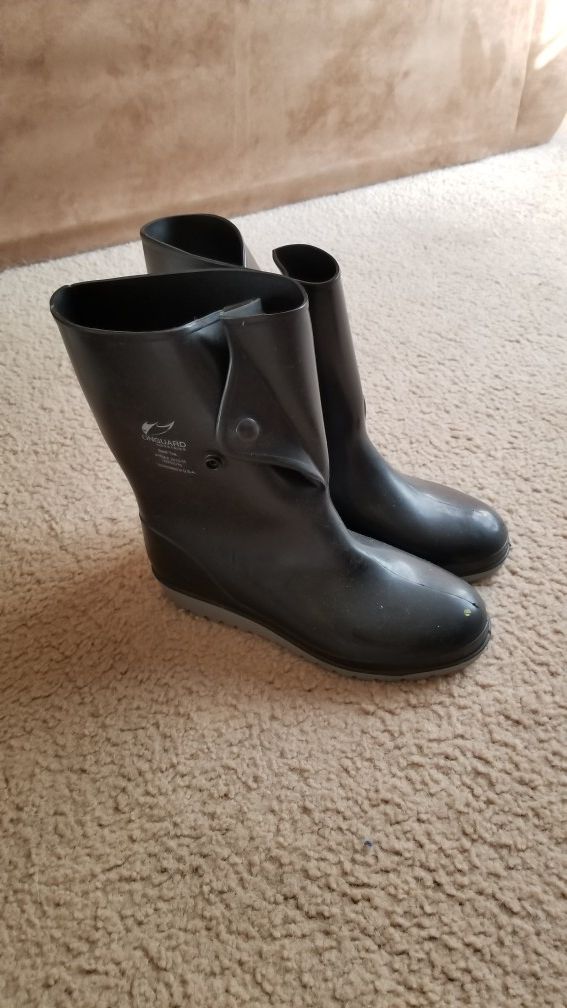 Rubber steel toe boots