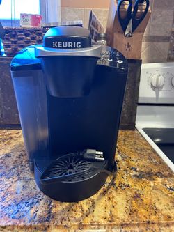 Keurig coffee brewer. Works with pods.
