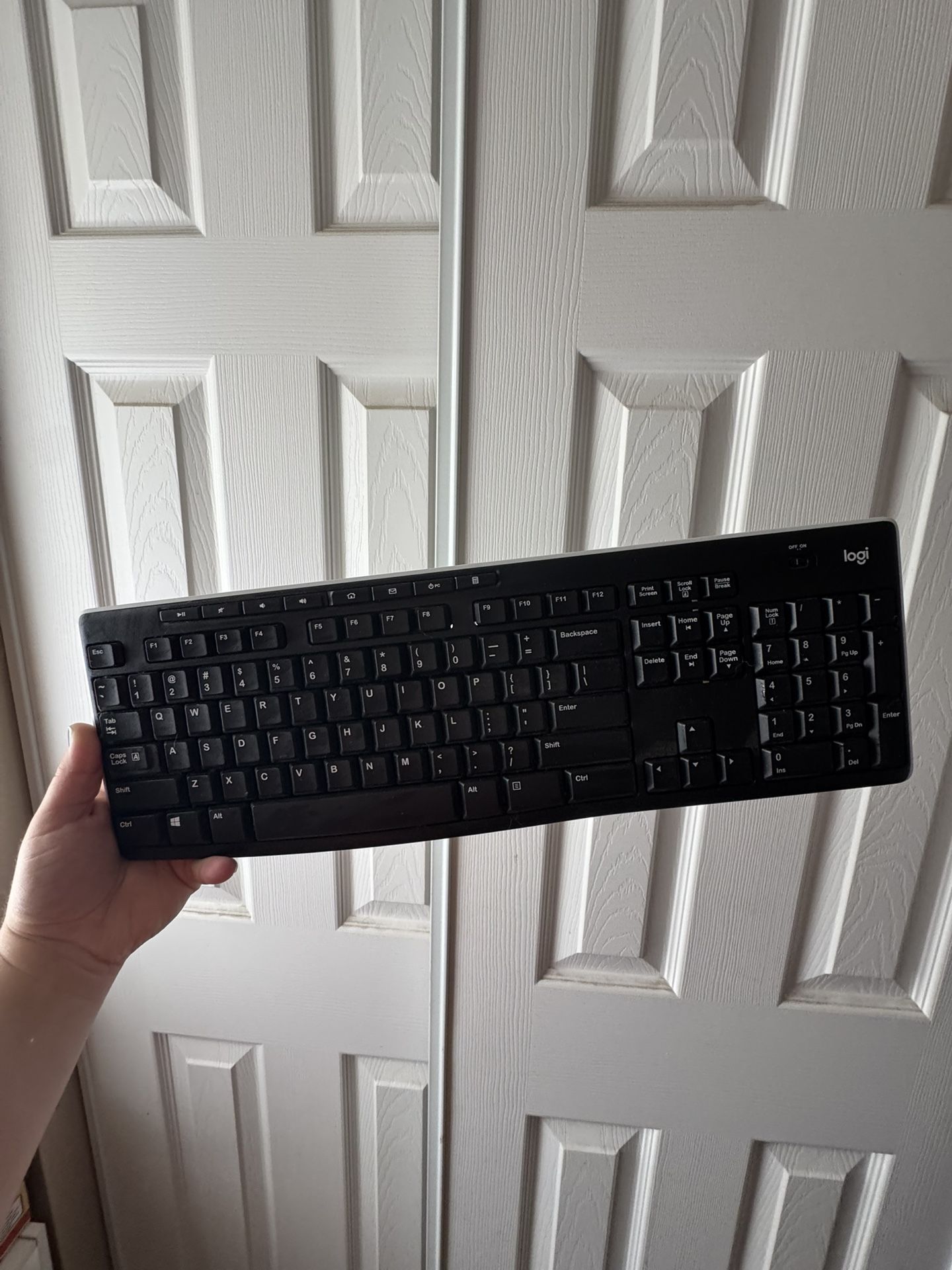 Logi Wireless Keyboard