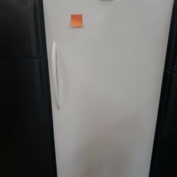 Frigidaire Up Right Frost Free Freezer 17cf No Shelf In 