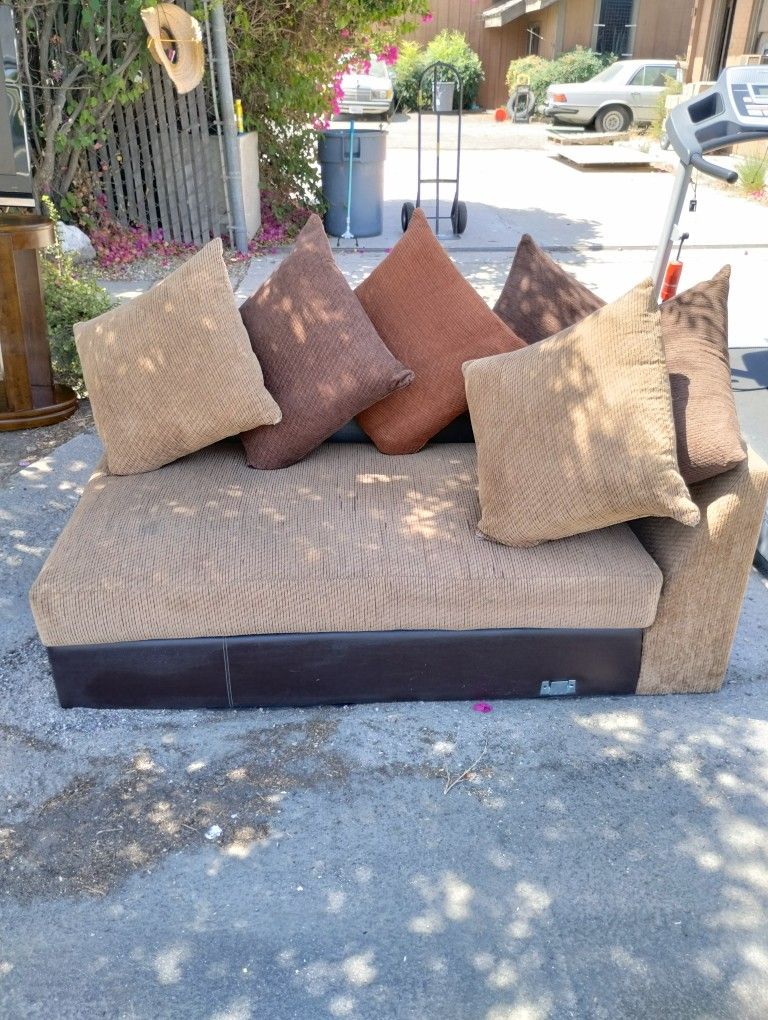 Couch 6 Big Comfy Pillows