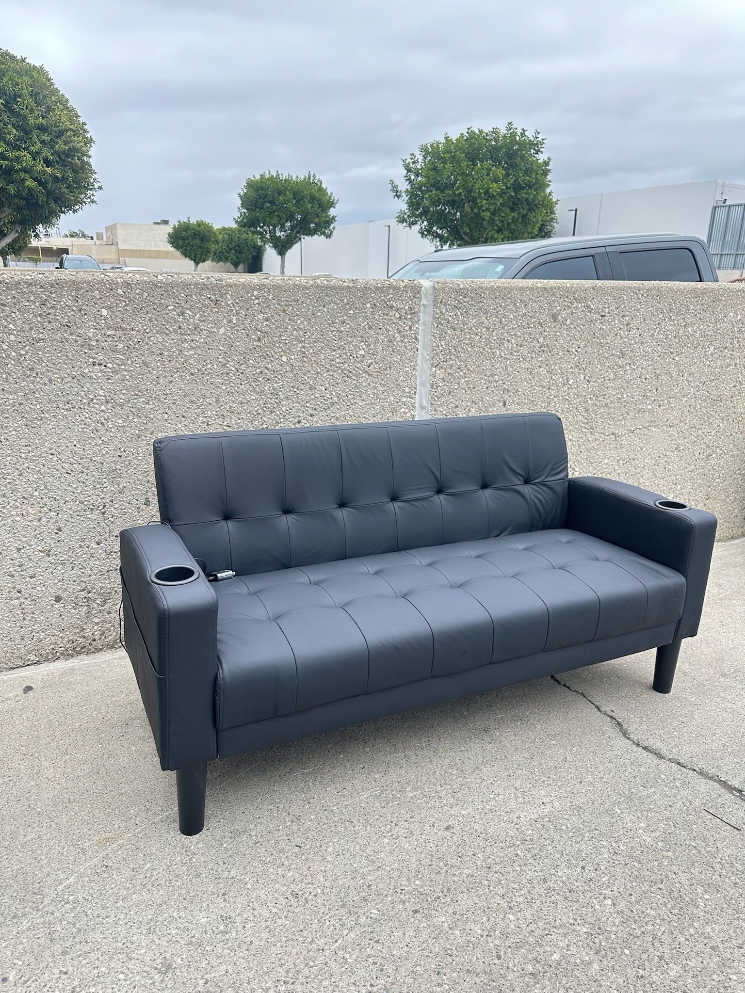 62''W Faux Leather Sofa Couch Tufted Loveseat w/ 2 USB Charger Ports & Cup Holders Black