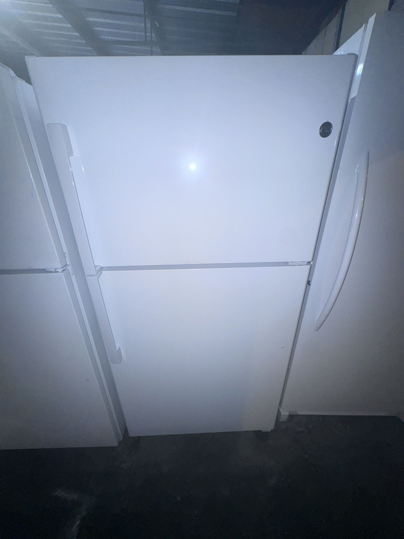 Ge Refrigerator 32"width