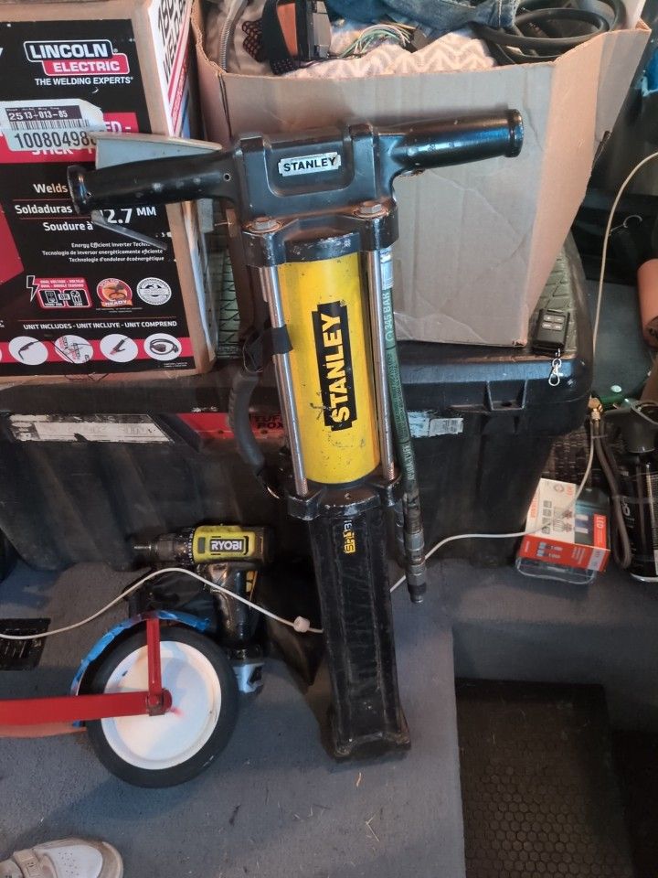 Stanley SPL31AN Hydraulic Spike Puller