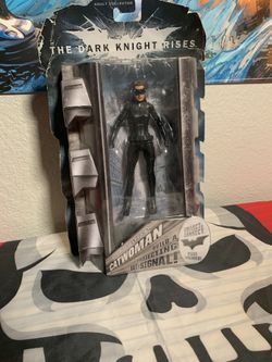 Dark Knight Rises Catwoman Figure w/ BAF Bat-Signal – Anne Hathaway