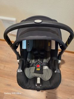 Doona Infant carseat/stroller with accessories